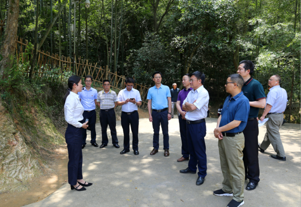 遵义干部学院常务副院长韦圣福等一行五人到我院进行考察交流